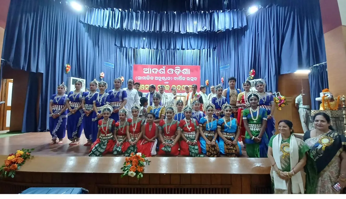 Young performers at an Adarsha Odisha community programme