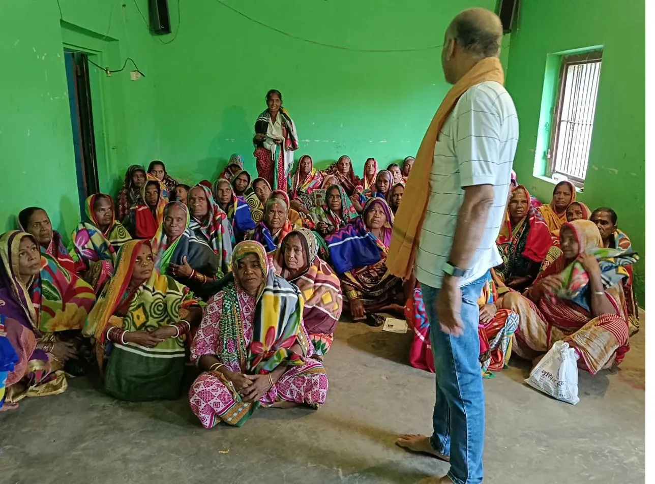Adarsha Odisha community outreach visit supporting a group of families